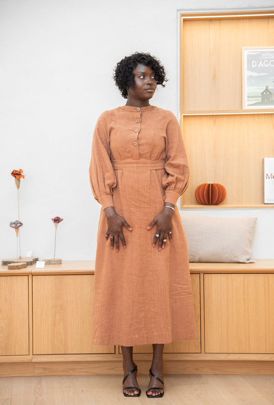 DINA - Robe Mi-Longue en Lin Lavé Marron avec Manches Plissées et Ceinture Cintrée