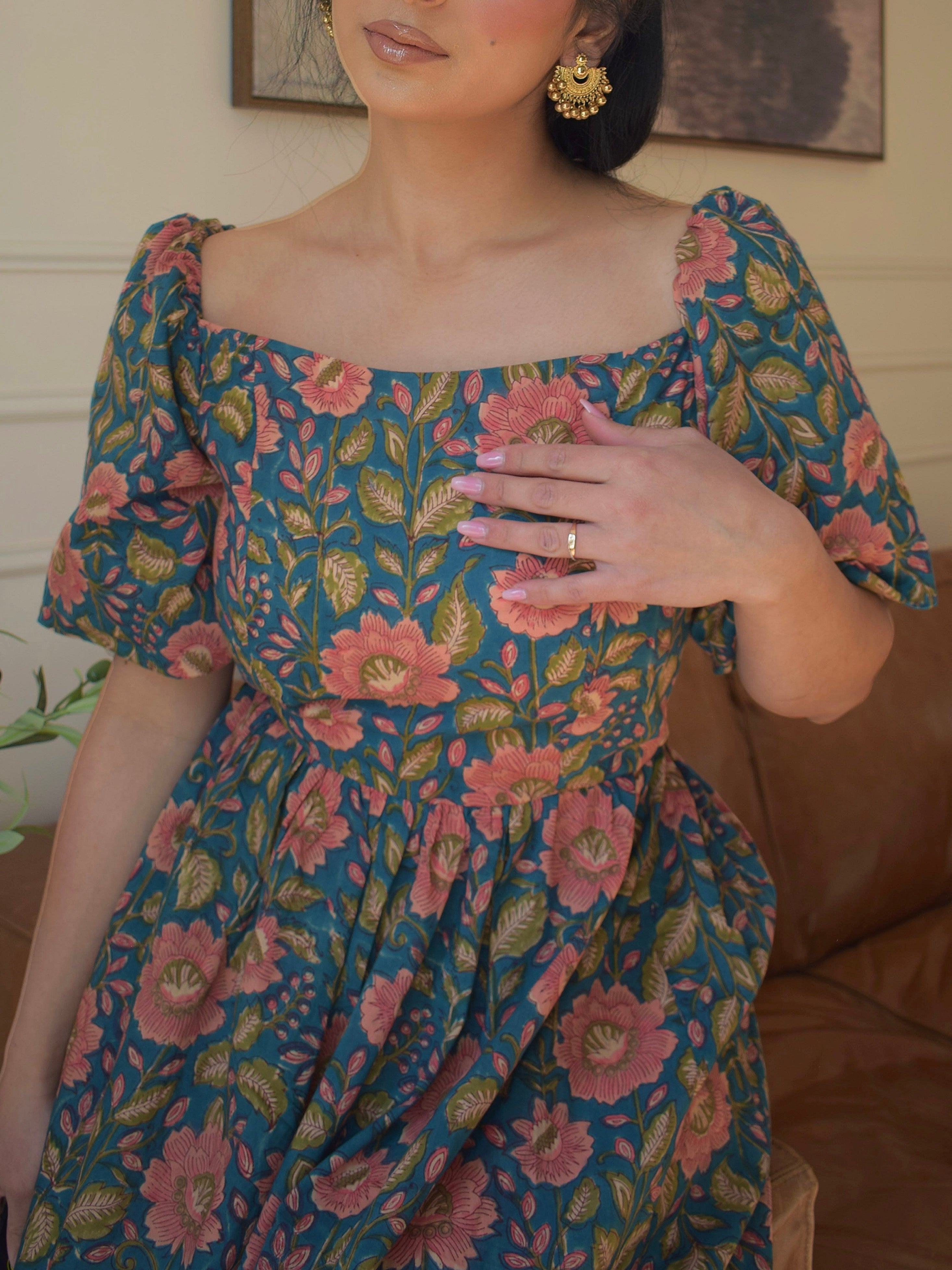 ANAYA : Robe longue (Tea dress) aux motifs fleuris